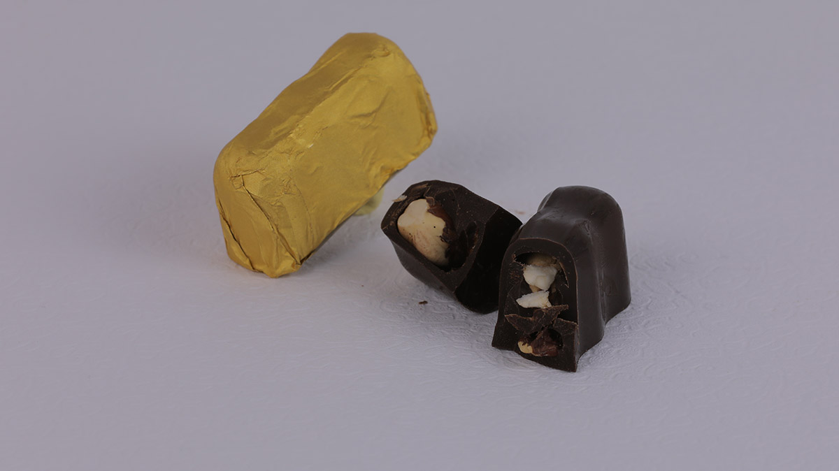 gold chocolate 3 hazelnuts